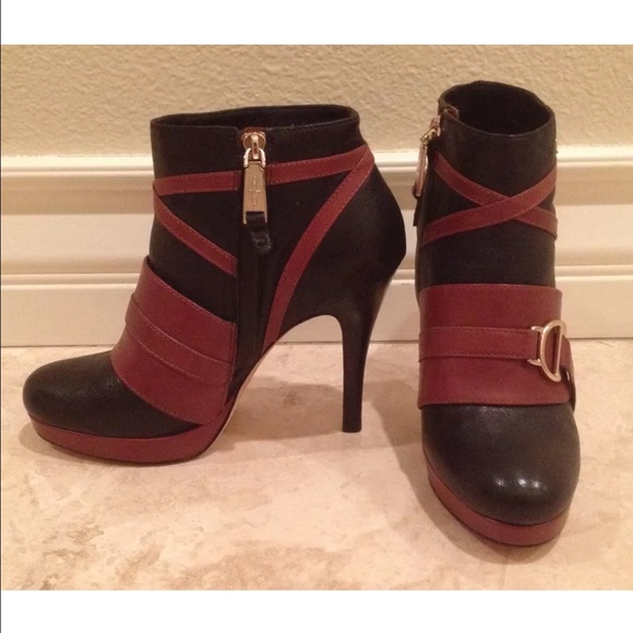 COLE HAAN Black Brown Leather Horse Booties 8M NEW - Picture 2 of 4